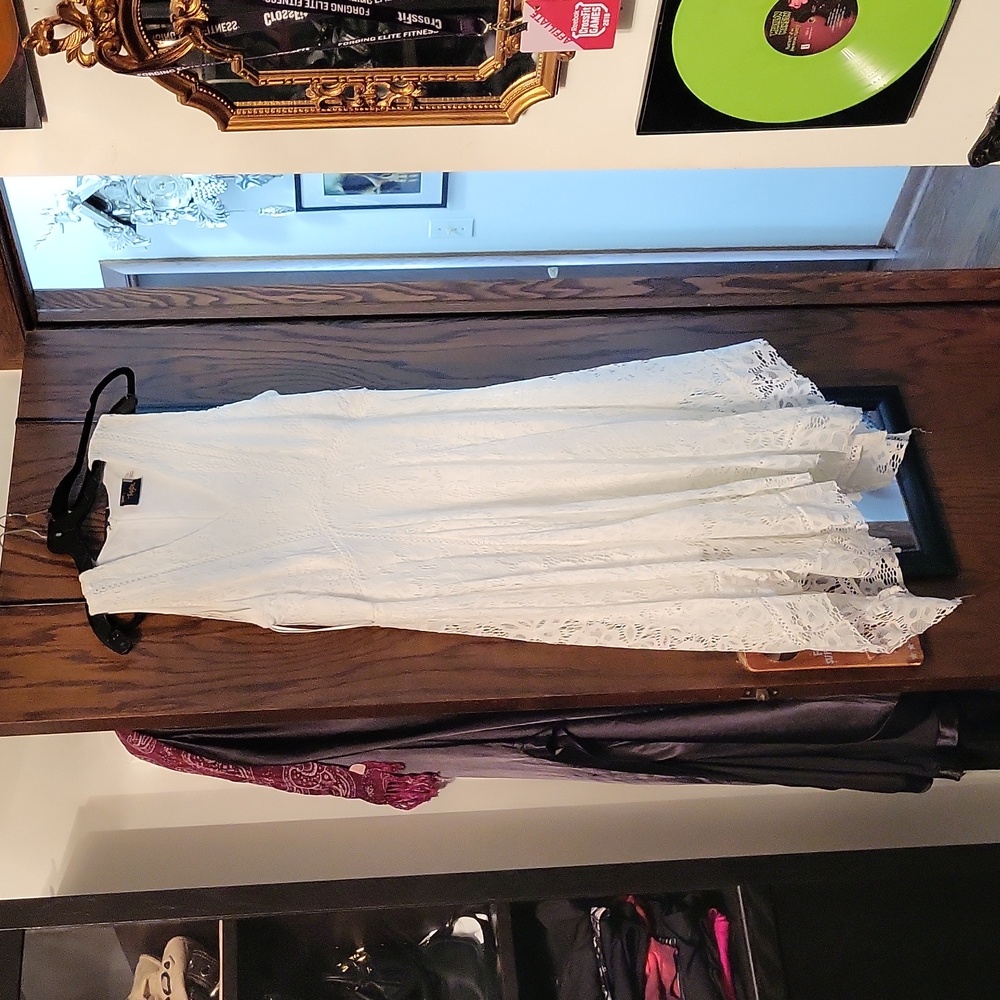 Just Taylor White Lace Asymmetrical tea length dress